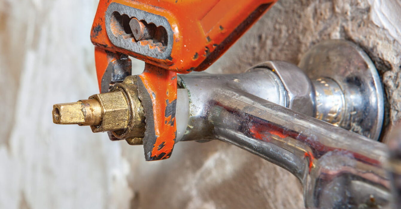 two-handle-kitchen-faucet-repair-remove-ezgif.com-resize (1) two-handle-kitchen-faucet-repair-remove-ezgif.com-resize (1)